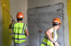 动汇聚了大量的拆修工人和业内人士 